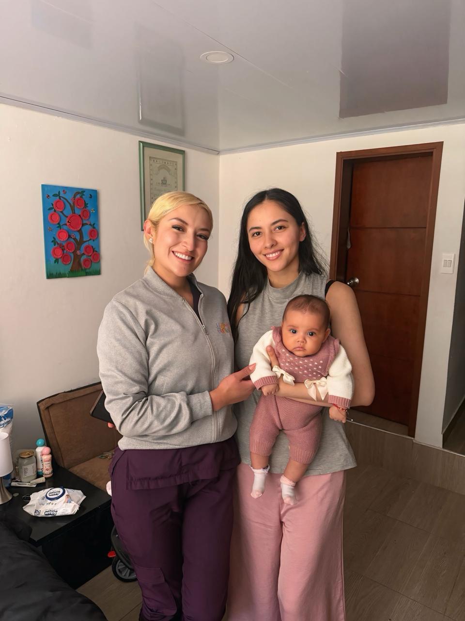 Steffany con mamá y bebé