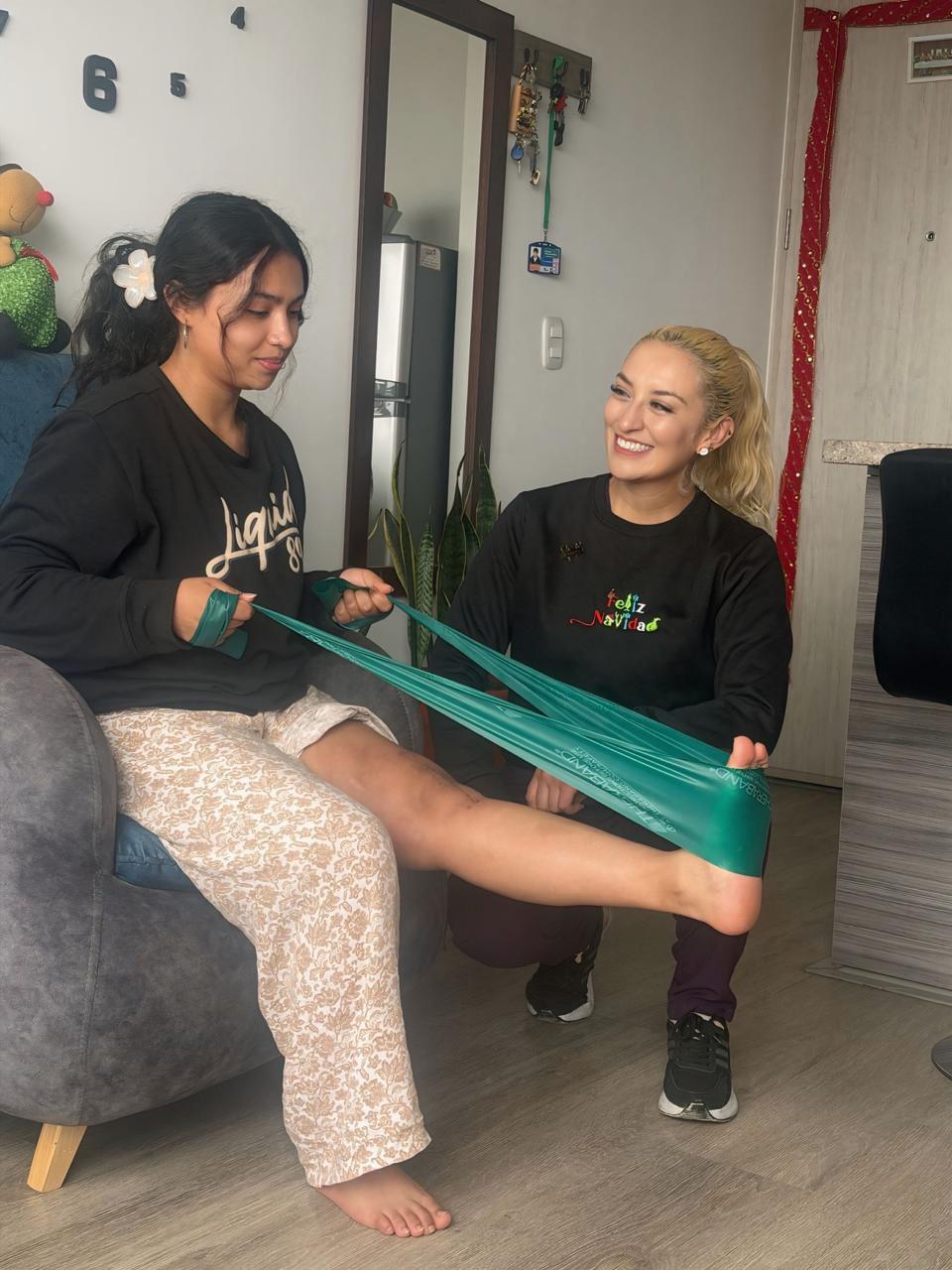 Rehabilitación con banda elástica a domicilio